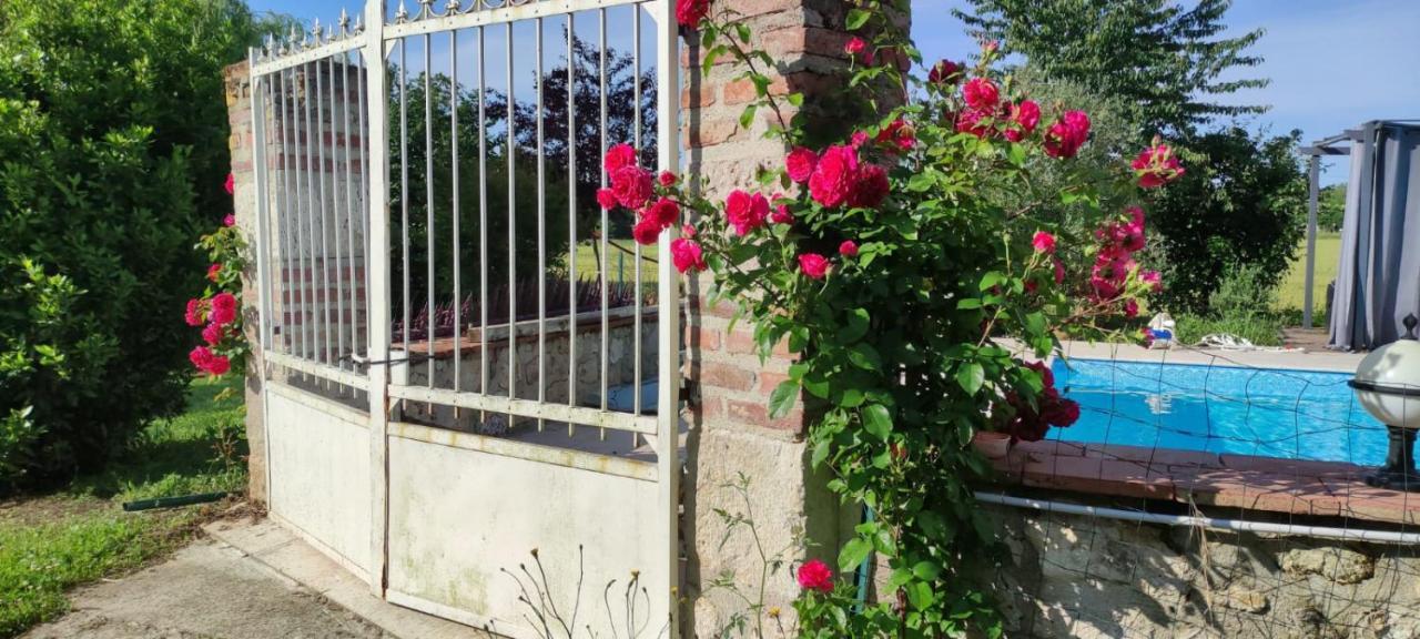 Un Air De Vacances Layrac Luaran gambar