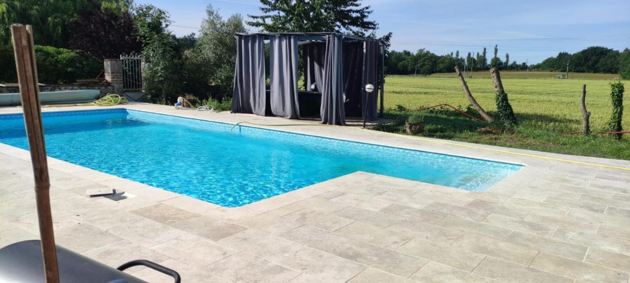 Un Air De Vacances Layrac Luaran gambar