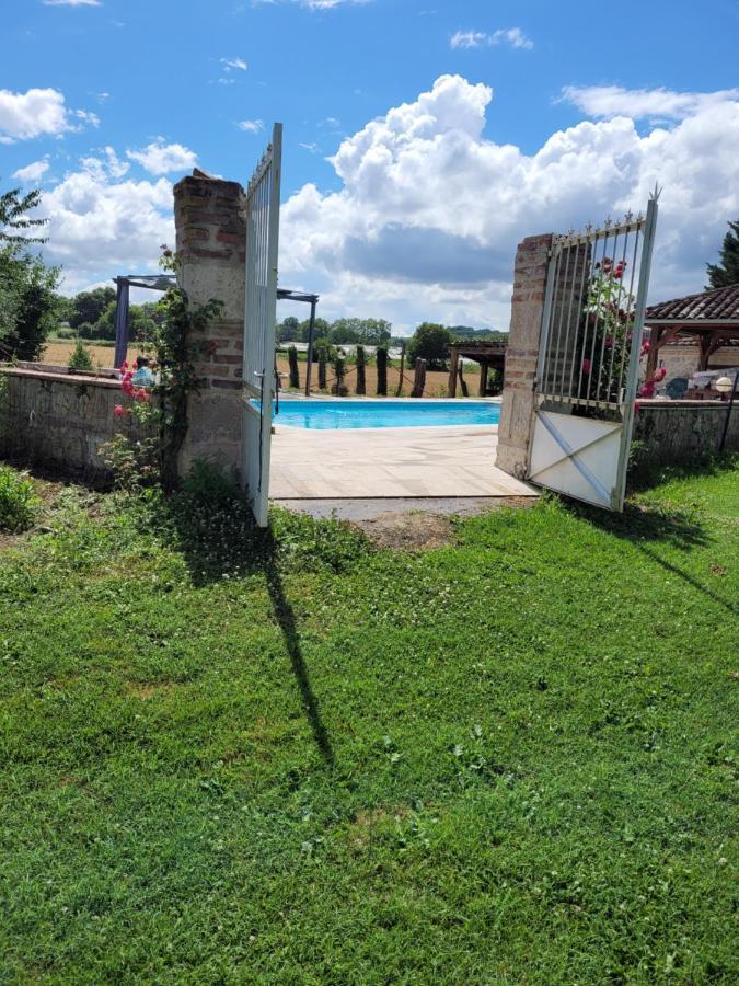 Un Air De Vacances Layrac Luaran gambar